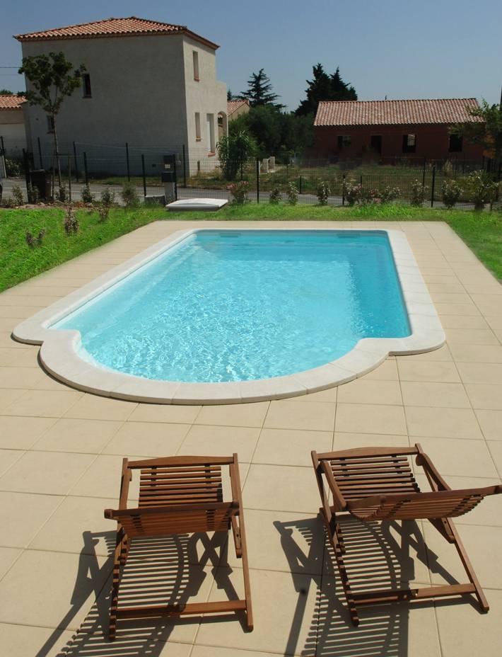 Fidji ou Capri Piscine à fond plat de 8,10 m x 3,90 m