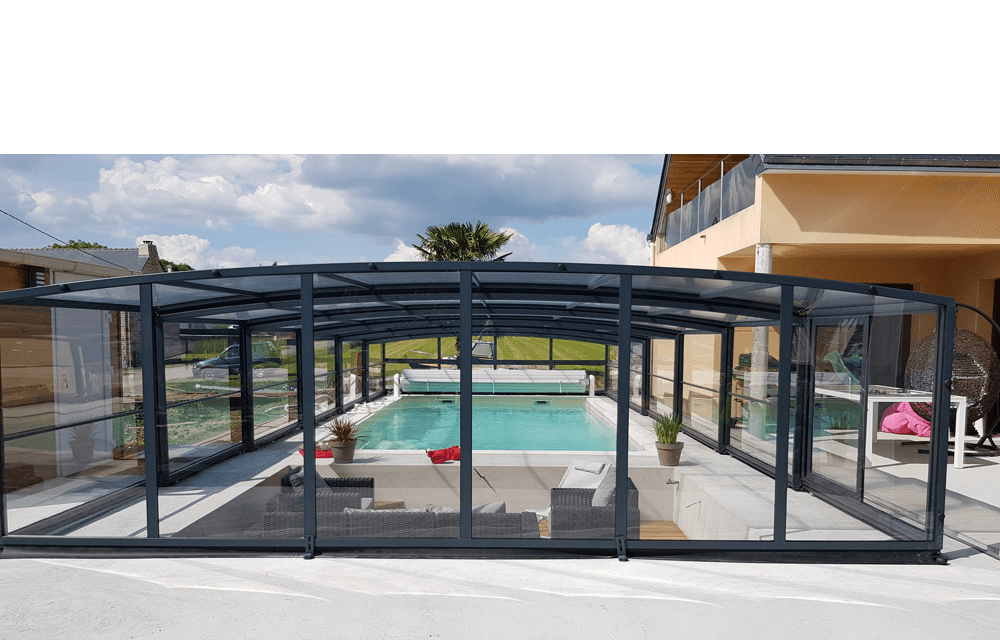 Abri piscine : tout comprendre de ce kit télescopique et sans rails