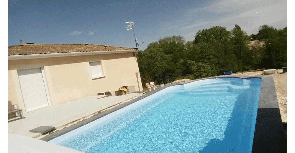Sainte-Eulalie Piscine à fond plat de 7,70 m x 3,70 m x 1,60 m