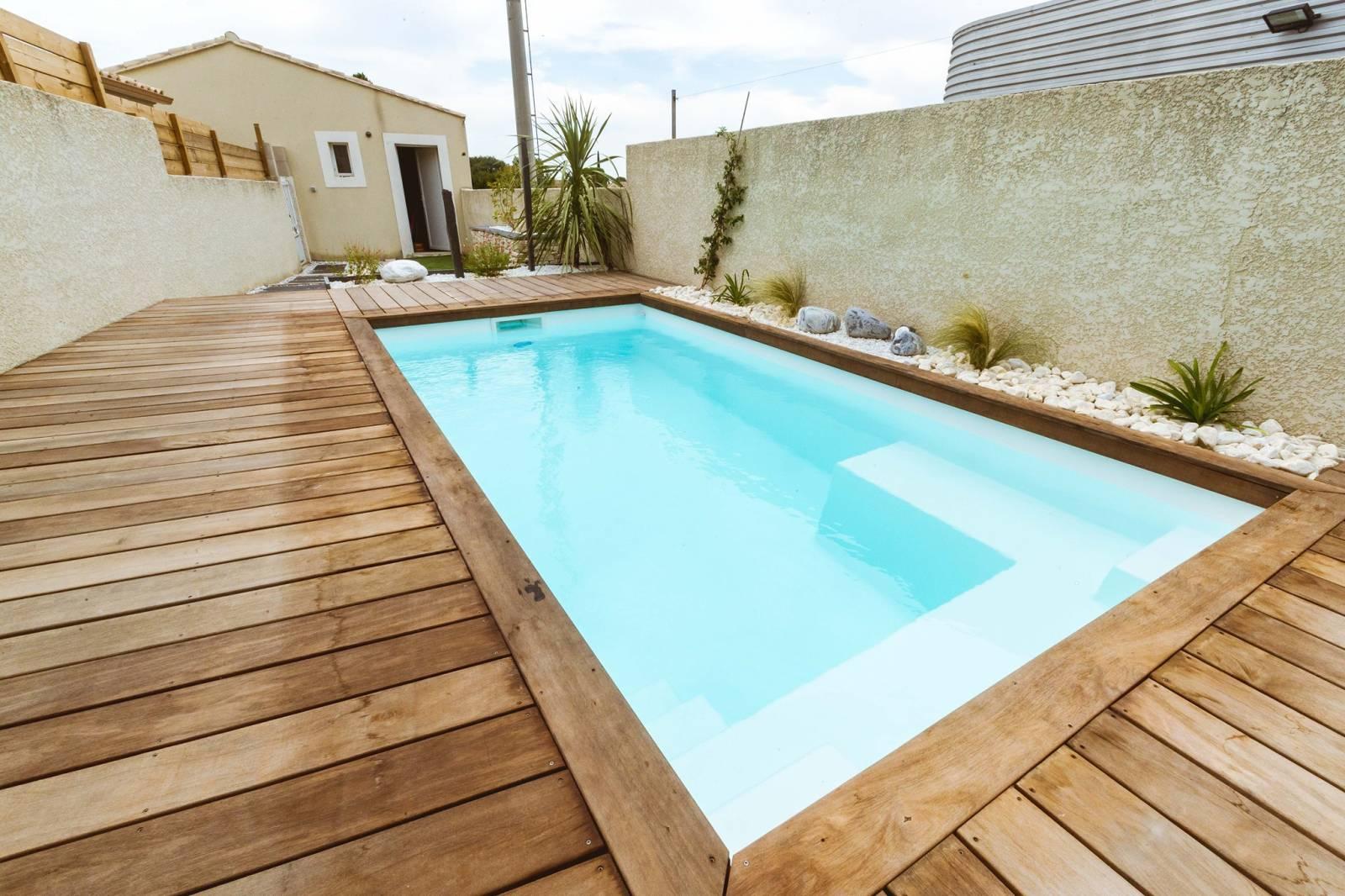 Wallis Piscine de moins de 10 m2 : 4,40 m x 2,25 m x 1,40 m