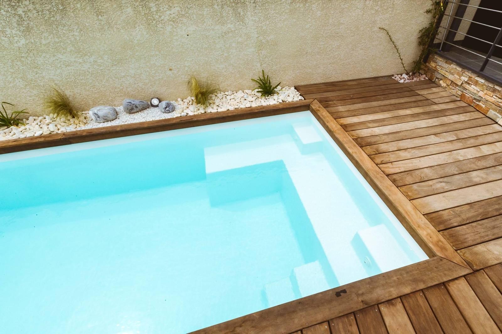 Wallis Piscine de moins de 10 m2 : 4,40 m x 2,25 m x 1,40 m