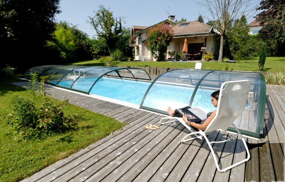 Elégant Un abri bas au design moderne et esthétique