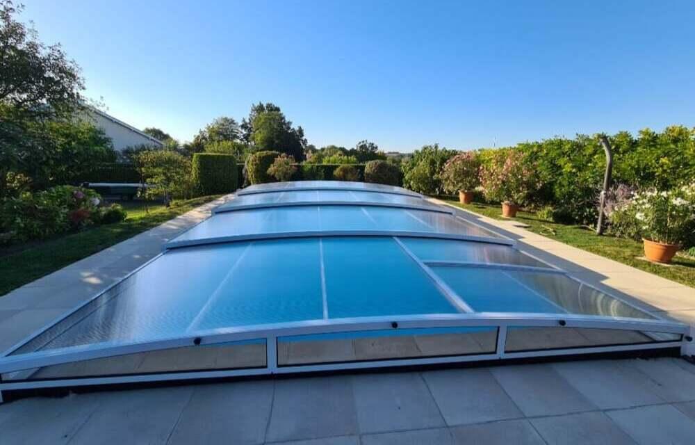 Monza Abri bas : design et fluidité, un must pour votre piscine