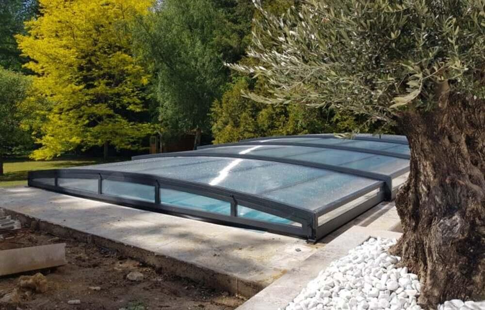 Monza Abri bas : design et fluidité, un must pour votre piscine