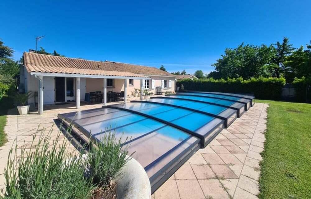 Monza Abri bas : design et fluidité, un must pour votre piscine