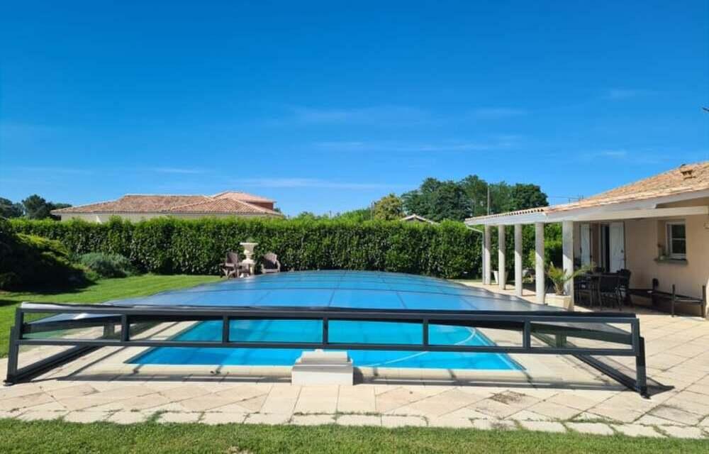 Monza Abri bas : design et fluidité, un must pour votre piscine