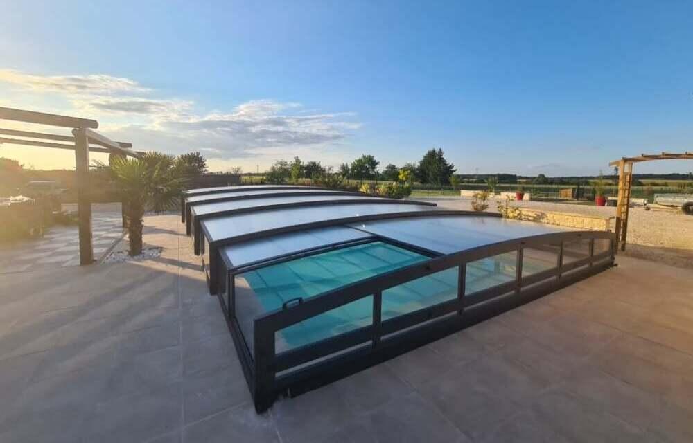 Monza Abri bas : design et fluidité, un must pour votre piscine
