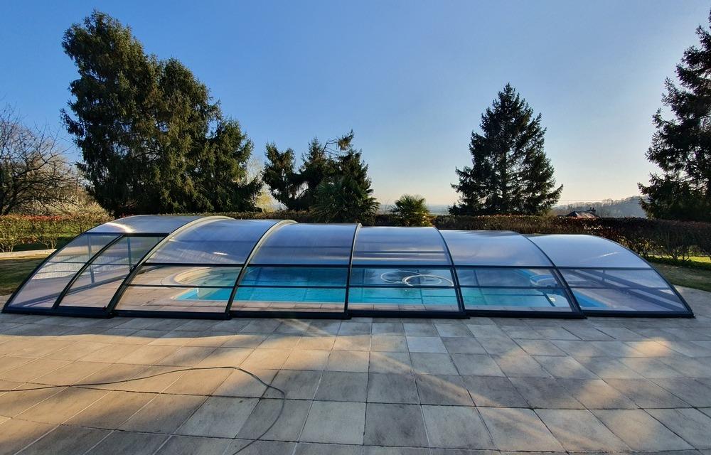 Roma La qualité et le prix pour un abri de piscine bas indémodable