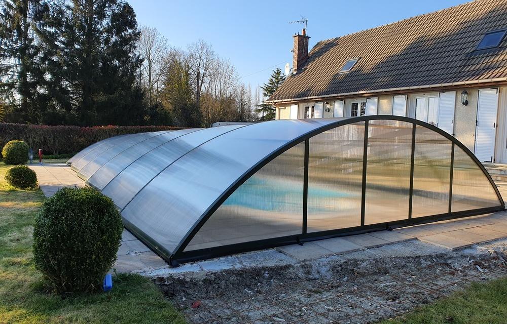 Roma La qualité et le prix pour un abri de piscine bas indémodable