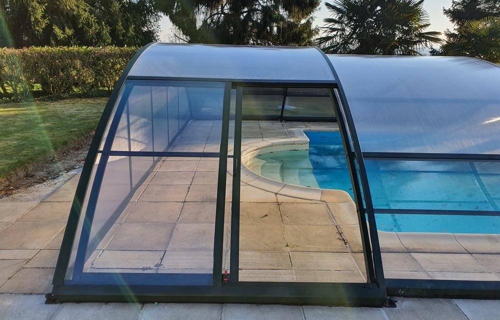 Roma La qualité et le prix pour un abri de piscine bas indémodable