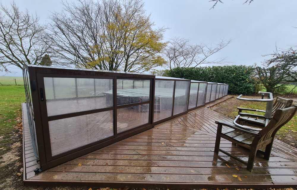 Monza 180 Abri piscine mi-haut : design et fluidité, le look du toit cintré