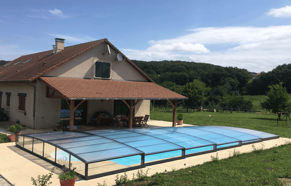 Monza XS Notre abri de piscine best-seller en version extra plat